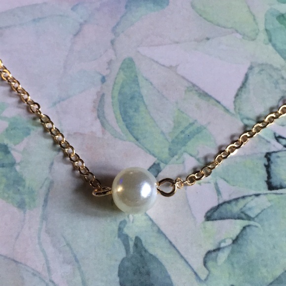 New! Backdrop Pearl Necklace - Picture 5 of 6